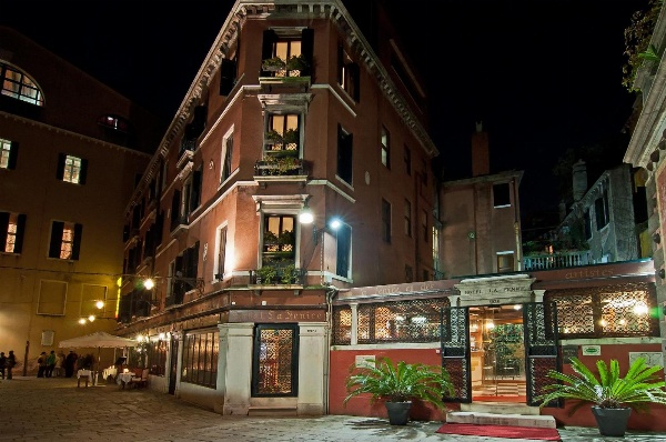 Hotel La Fenice et Des Artistes image 3